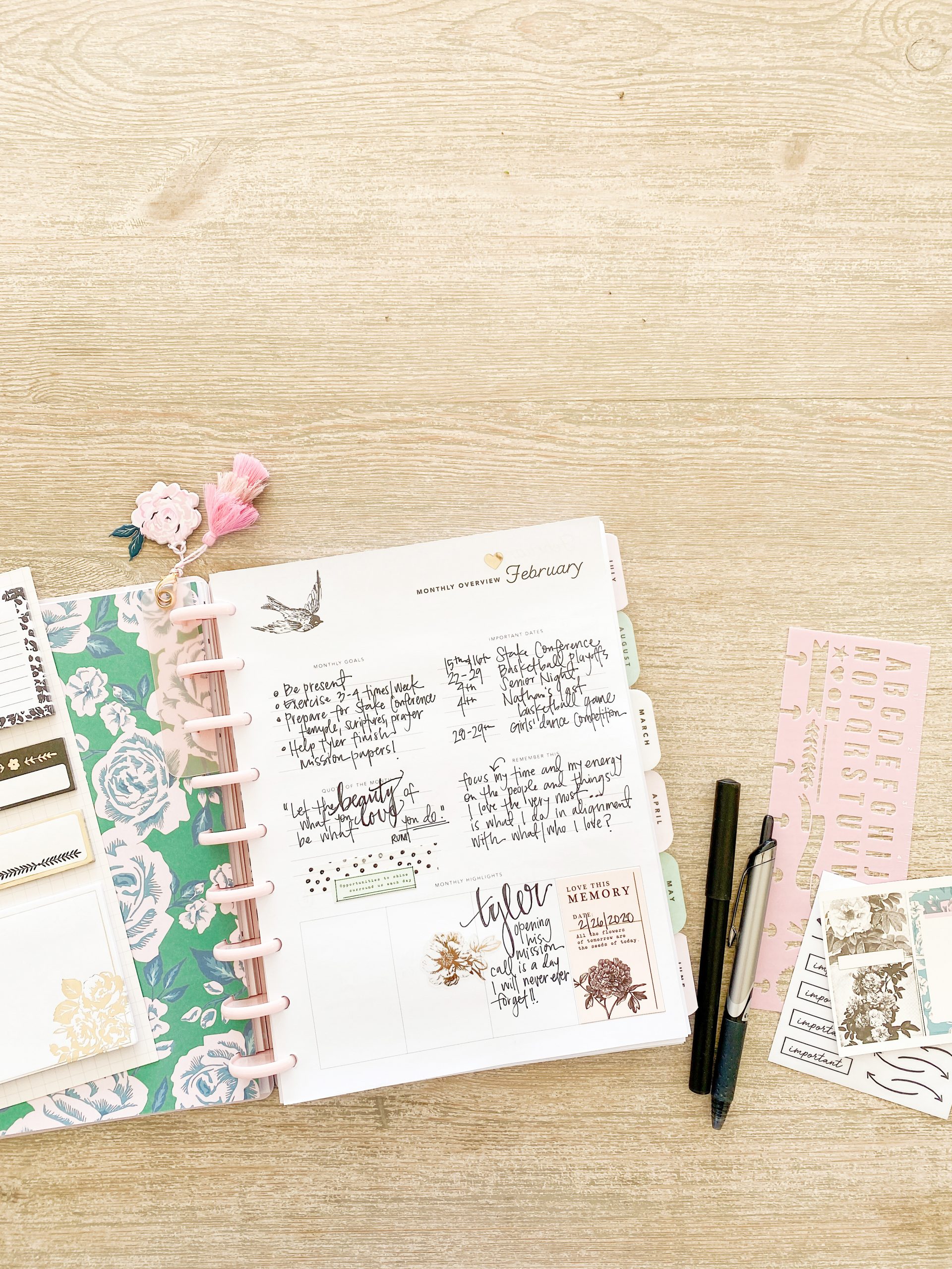 Maggie Holmes Disc Planner Monthly Overview » Maggie Holmes Design